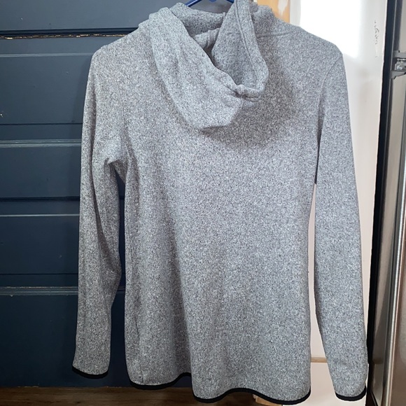 Old Navy active wear sweatshirt - Picture 3 of 5
